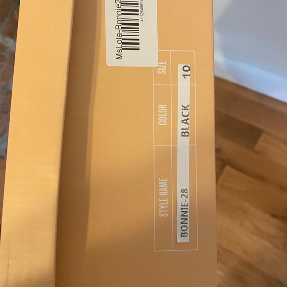 Boots are from ms.Lola great condition size 10 - Picture 5 of 5